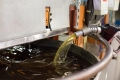 Bat 29 mélange des huiles fabrication d'huiles moteur d'après une formule étable au CRES, Marc LECOUTE opérateur atelier mélange huiles